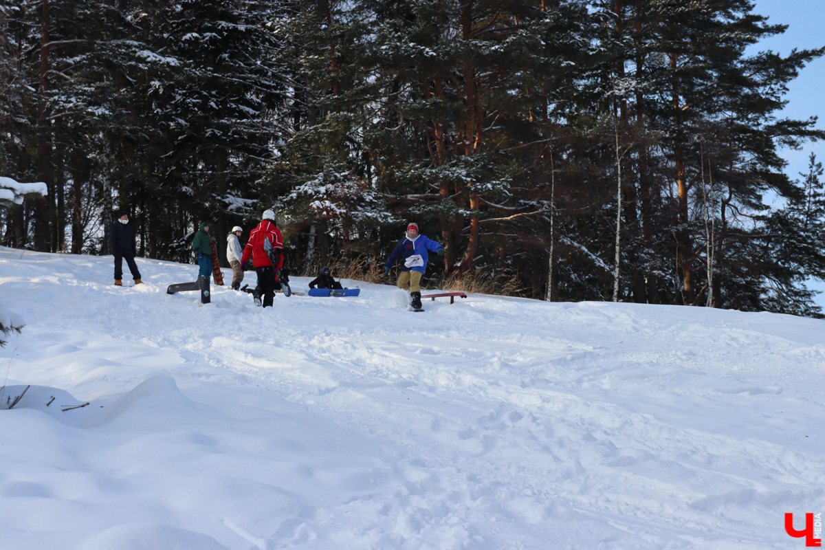 Взяли сноуборд и вместе с Ярославом Чесноковым отправились исследовать феномен «Коняево-парка» под Владимиром