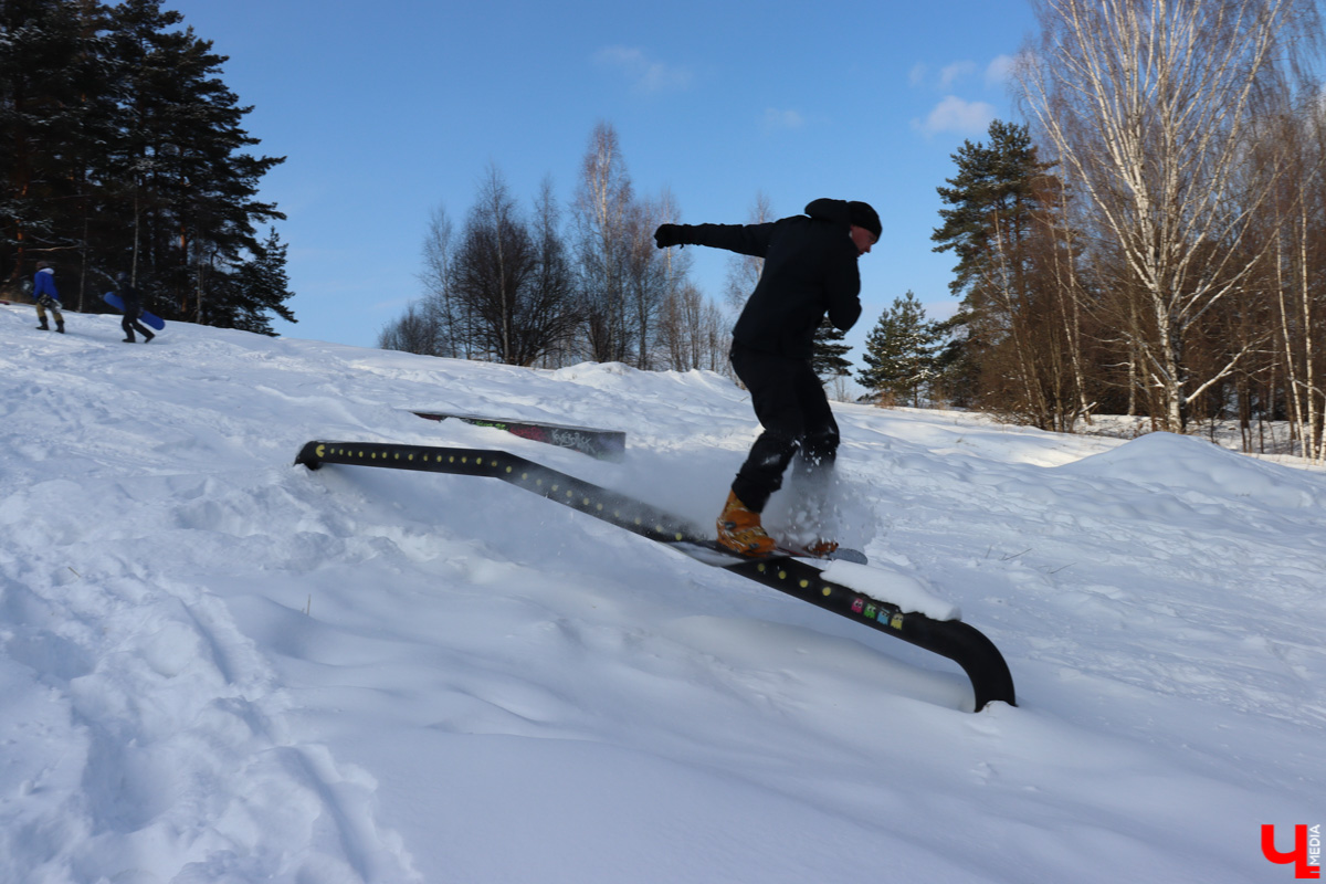 Взяли сноуборд и вместе с Ярославом Чесноковым отправились исследовать феномен «Коняево-парка» под Владимиром