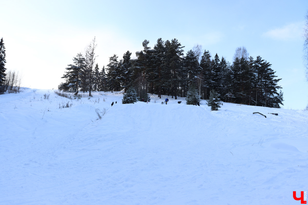 Взяли сноуборд и вместе с Ярославом Чесноковым отправились исследовать феномен «Коняево-парка» под Владимиром