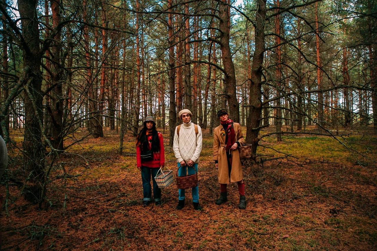 Летом драма и комедия вернутся в село Фомиха. Режиссер новаторского театра Дмитрий Максименков рассказывает о необычном переезде и новом сезоне со спектаклями на свежем воздухе.