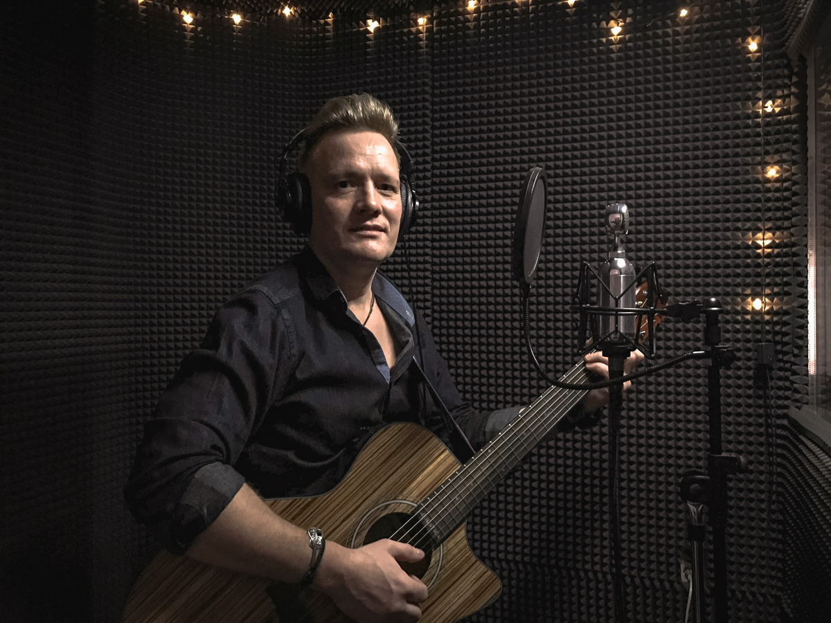 В предпраздничном плейлисте «Ключ-Медиа» собрал шестерых исполнителей, работающих в самых разных жанрах - от поп-музыки до классики. Пополняем плейлисты!