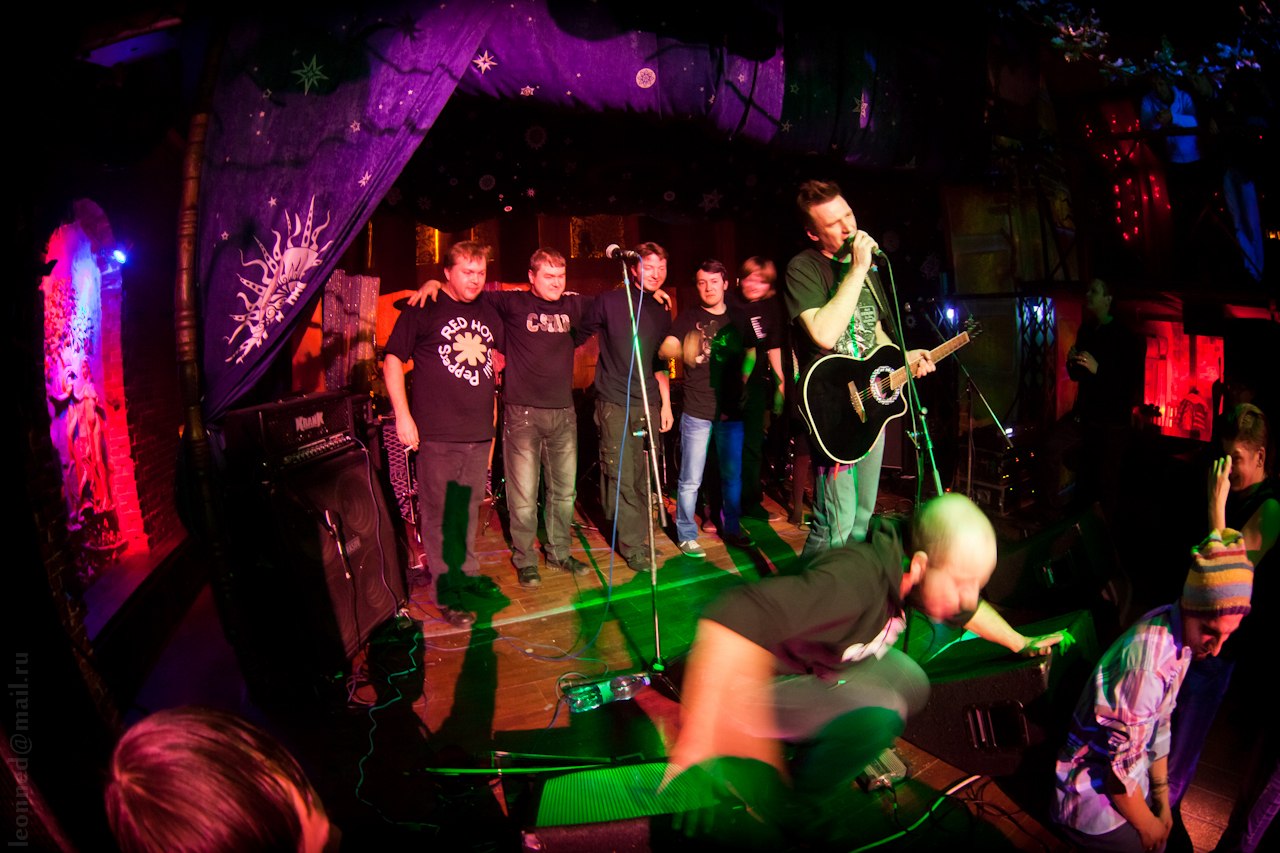 В предпраздничном плейлисте «Ключ-Медиа» собрал шестерых исполнителей, работающих в самых разных жанрах - от поп-музыки до классики. Пополняем плейлисты!