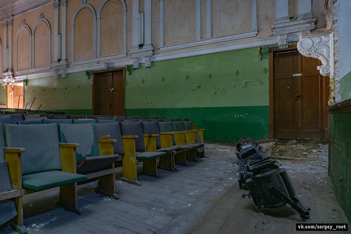 Очаг культуры погас. Грустные фото из заброшенного владимирского ДК.