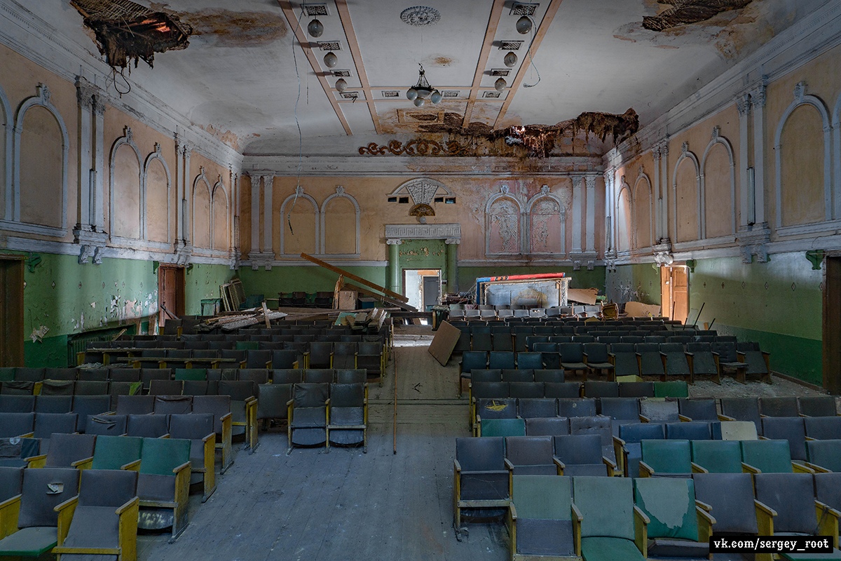 Очаг культуры погас. Грустные фото из заброшенного владимирского ДК.