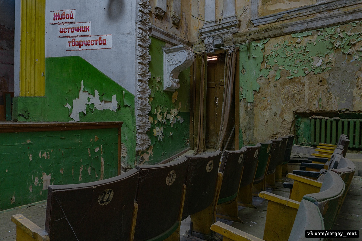 Очаг культуры погас. Грустные фото из заброшенного владимирского ДК.