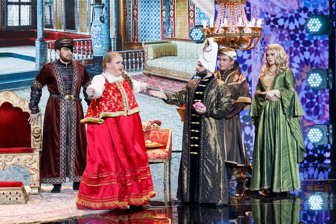 Новые комедийные шоу с участием Софьи Лобановой, смелые творческие планы и девчачьи разговоры о закулисье крупных проектов.