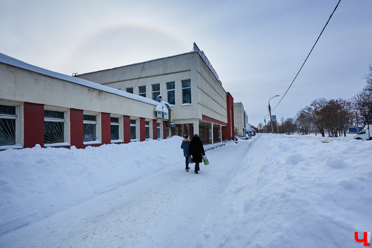 Вывеска — это «кто во что горазд» или отражение времени? Мы нашли шесть раритетных, а заодно поговорили о них с экспертами по городской среде.