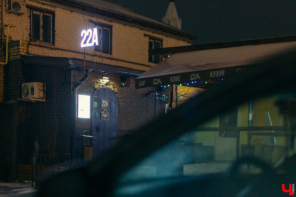 Вывеска — это «кто во что горазд» или отражение времени? Мы нашли шесть раритетных, а заодно поговорили о них с экспертами по городской среде.