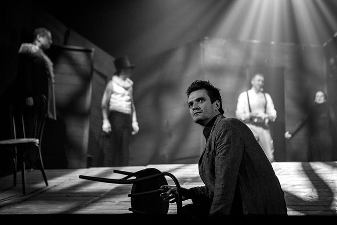 Пора познакомиться с миром поближе, рассудила редакция «Ключ-Медиа» и решилась на новую рубрику. Проект, в котором представителям разных профессий будут задавать не самые скромные вопросы