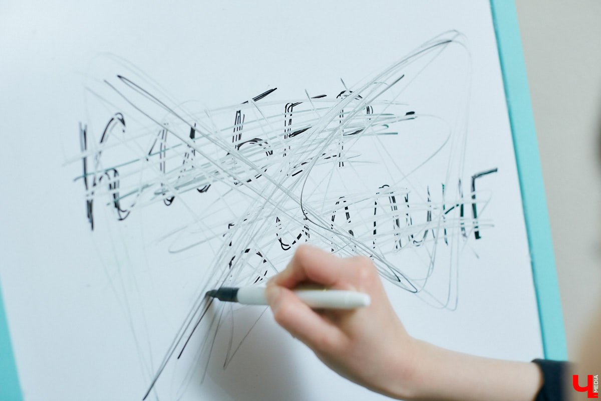 «Стрелки» за школой давно перекочевали в сеть, обзаведясь умным названием «кибербуллинг». Вместе с гештальт-терапевтом мы решили разобраться, чем характерно это явление и как ему противостоять.