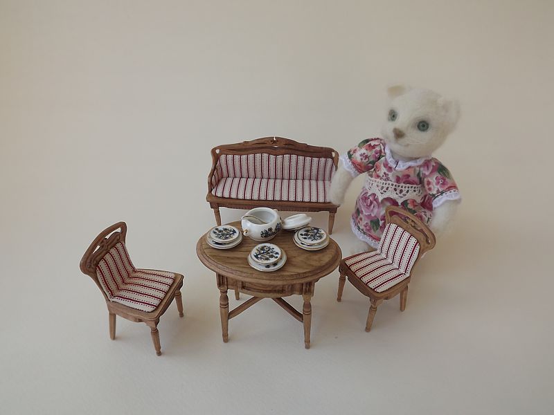 Мебель для кукольных домиков: от детской мечты до искусства миниатюры.