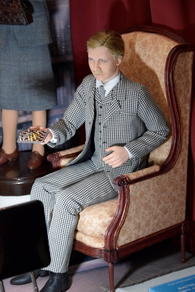 Мебель для кукольных домиков: от детской мечты до искусства миниатюры.