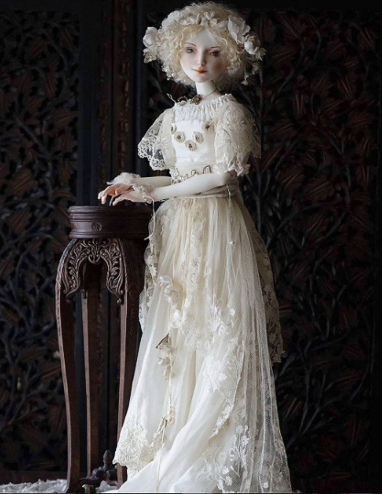 Мебель для кукольных домиков: от детской мечты до искусства миниатюры.