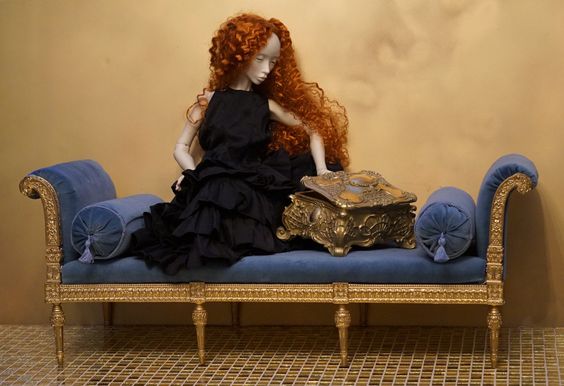 Мебель для кукольных домиков: от детской мечты до искусства миниатюры.