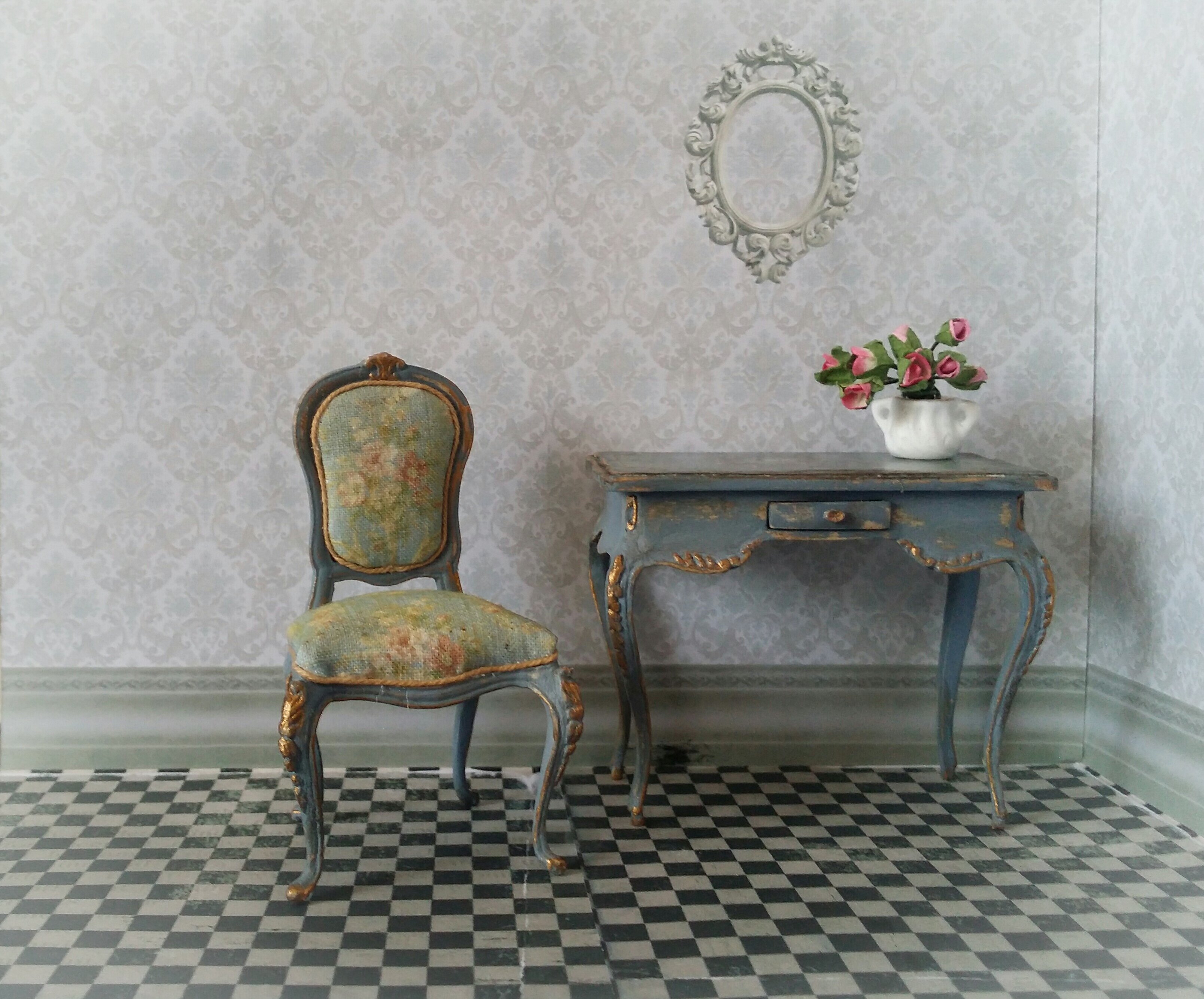 Мебель для кукольных домиков: от детской мечты до искусства миниатюры.