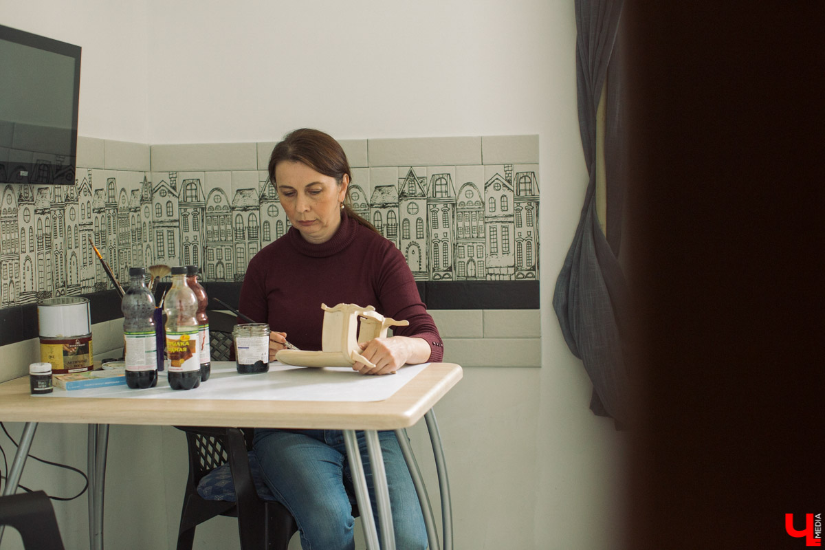 Мебель для кукольных домиков: от детской мечты до искусства миниатюры.