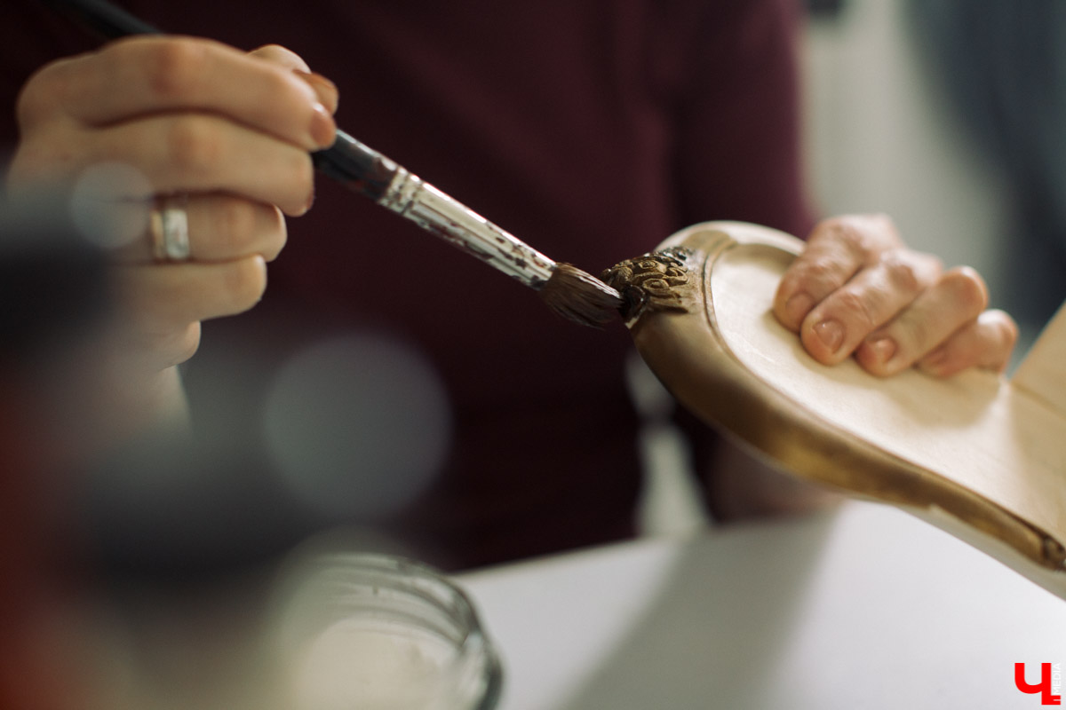 Мебель для кукольных домиков: от детской мечты до искусства миниатюры.