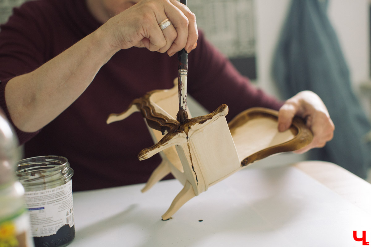 Мебель для кукольных домиков: от детской мечты до искусства миниатюры.