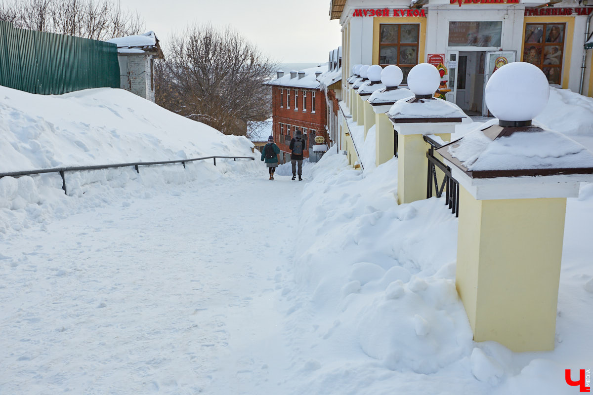 Прогулялись с экскурсоводом Владимиром Новиковым по местам, слывшим некогда богатыми землями для жизни местных дельцов.