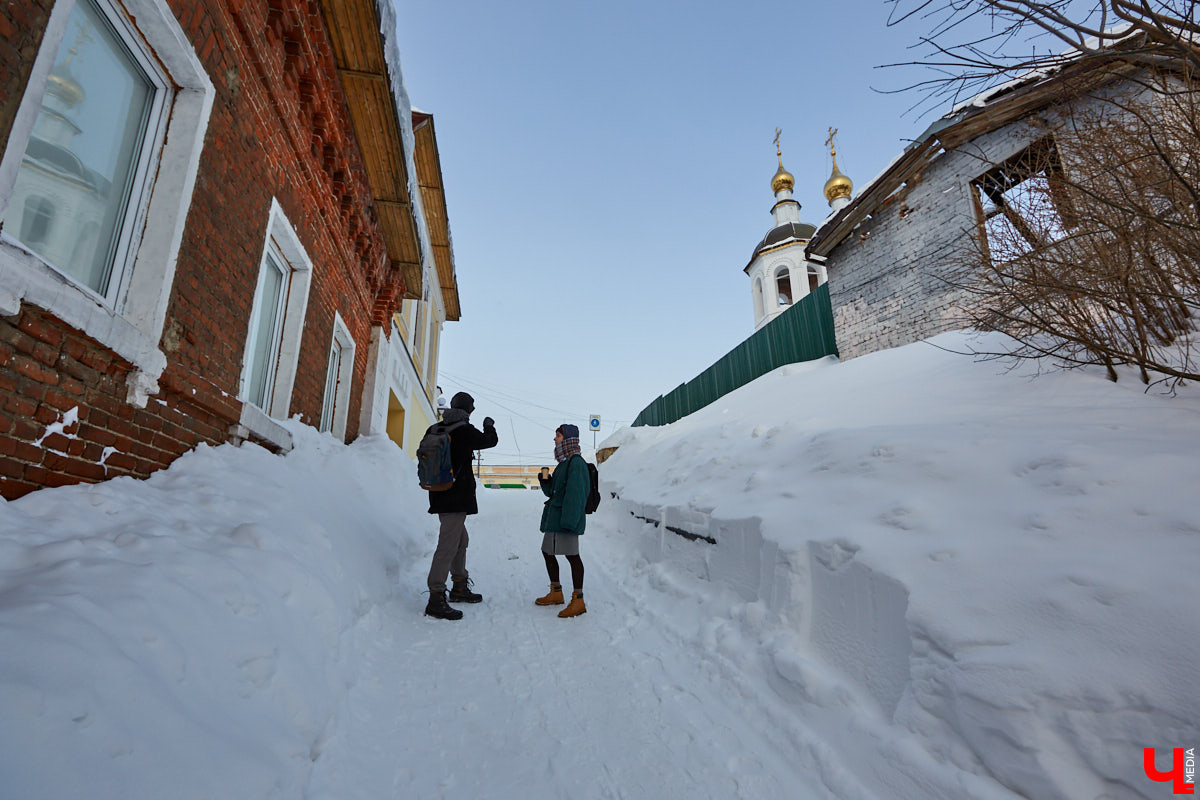 Прогулялись с экскурсоводом Владимиром Новиковым по местам, слывшим некогда богатыми землями для жизни местных дельцов.