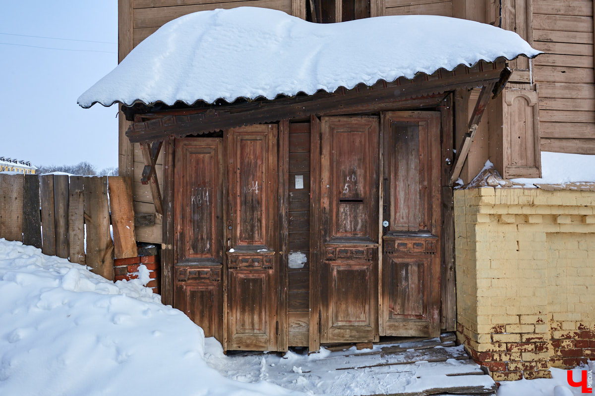 Прогулялись с экскурсоводом Владимиром Новиковым по местам, слывшим некогда богатыми землями для жизни местных дельцов.