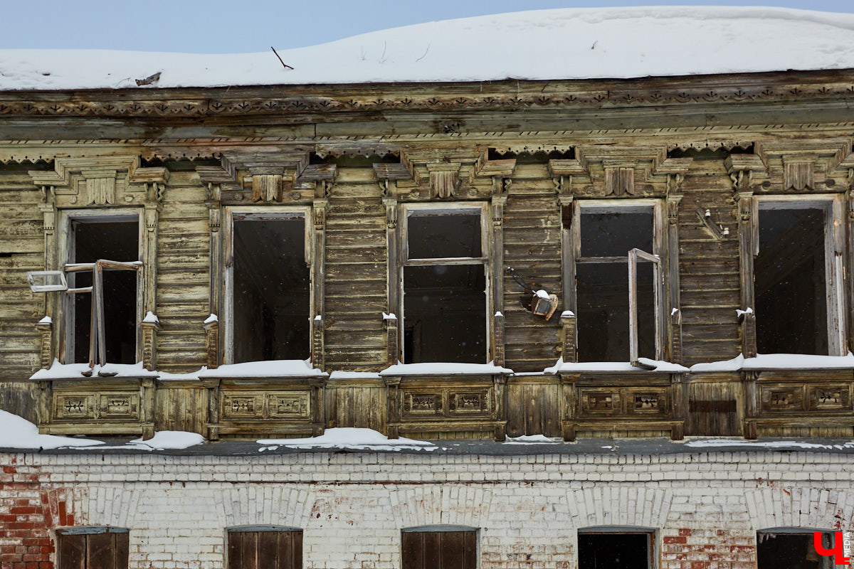 Прогулялись с экскурсоводом Владимиром Новиковым по местам, слывшим некогда богатыми землями для жизни местных дельцов.
