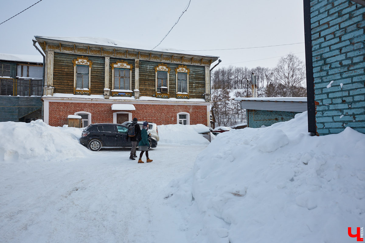 Прогулялись с экскурсоводом Владимиром Новиковым по местам, слывшим некогда богатыми землями для жизни местных дельцов.