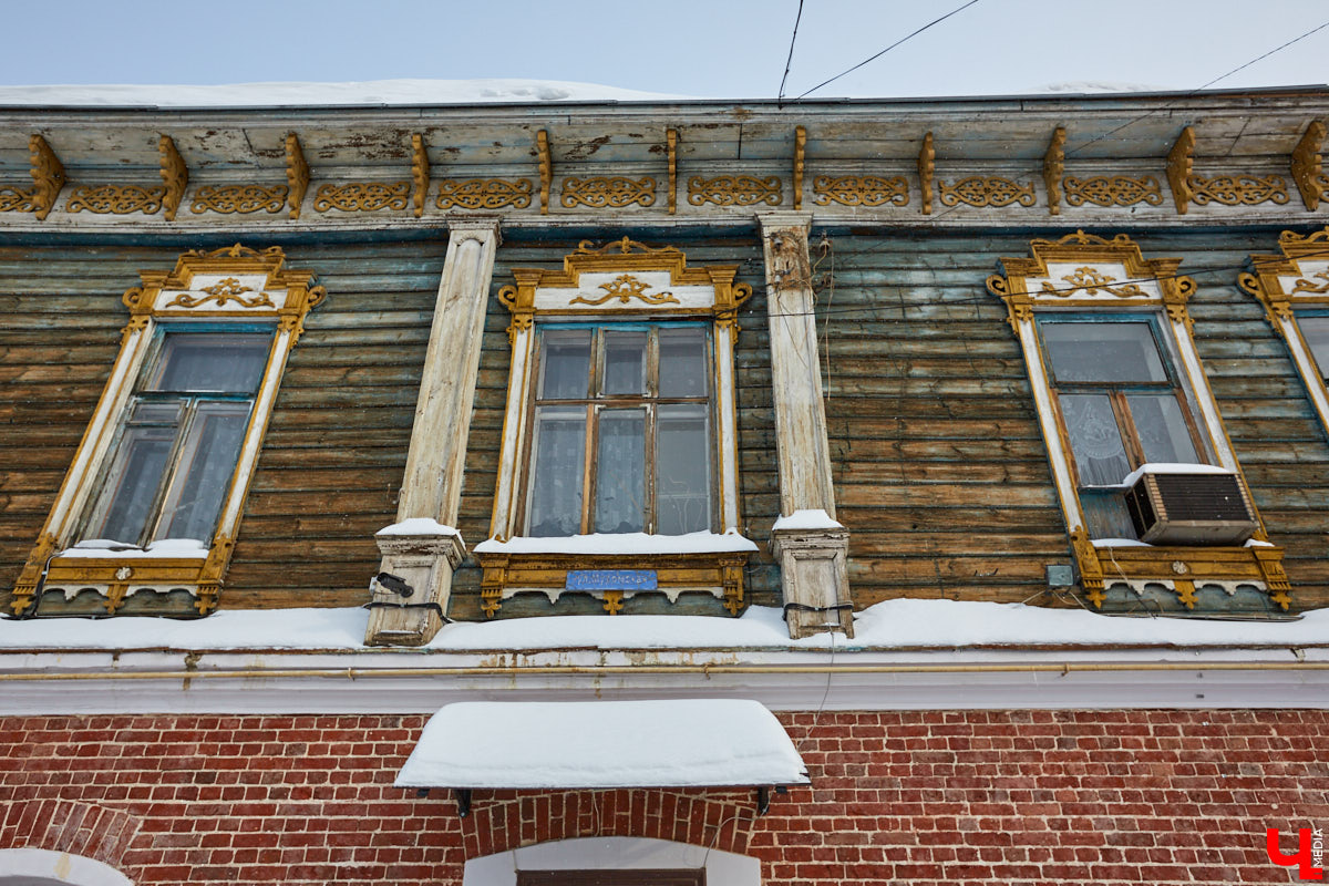 Прогулялись с экскурсоводом Владимиром Новиковым по местам, слывшим некогда богатыми землями для жизни местных дельцов.