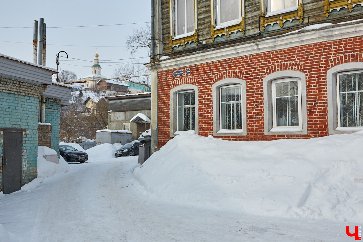 Прогулялись с экскурсоводом Владимиром Новиковым по местам, слывшим некогда богатыми землями для жизни местных дельцов.