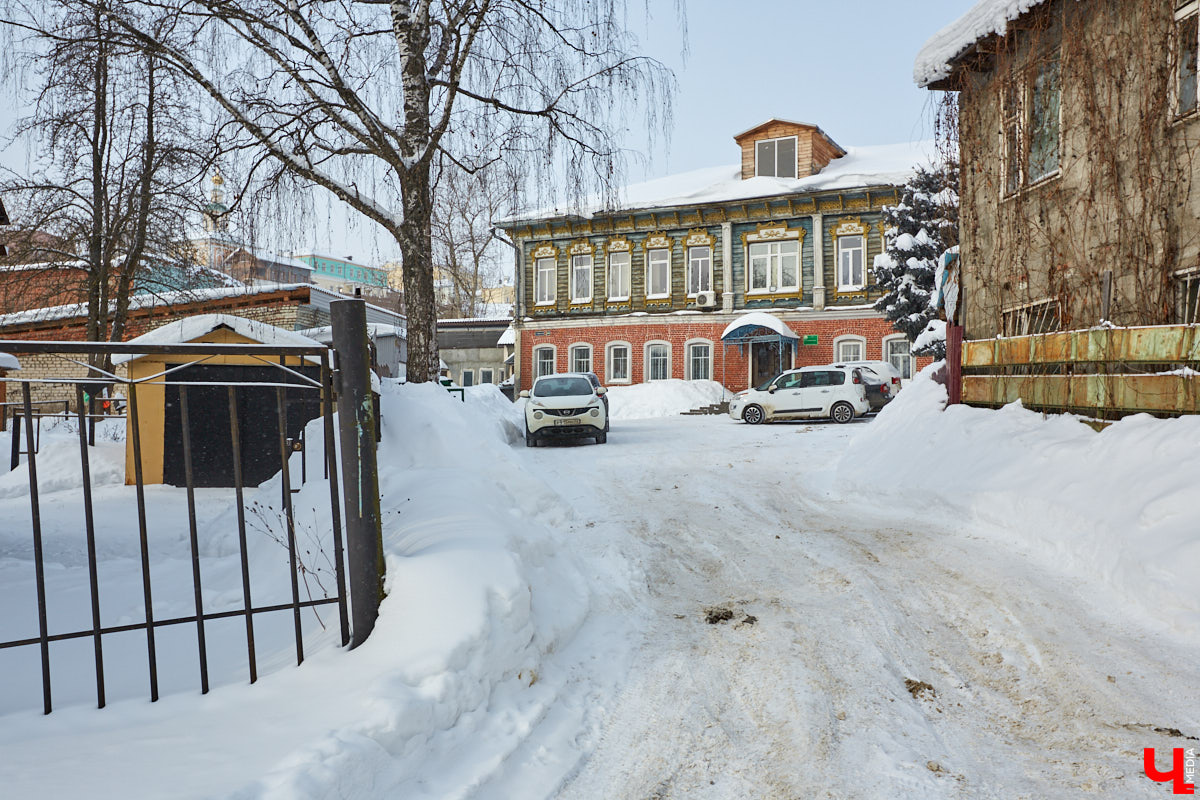 Прогулялись с экскурсоводом Владимиром Новиковым по местам, слывшим некогда богатыми землями для жизни местных дельцов.