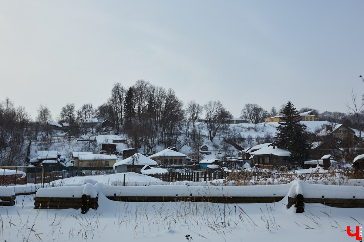 Прогулялись с экскурсоводом Владимиром Новиковым по местам, слывшим некогда богатыми землями для жизни местных дельцов.