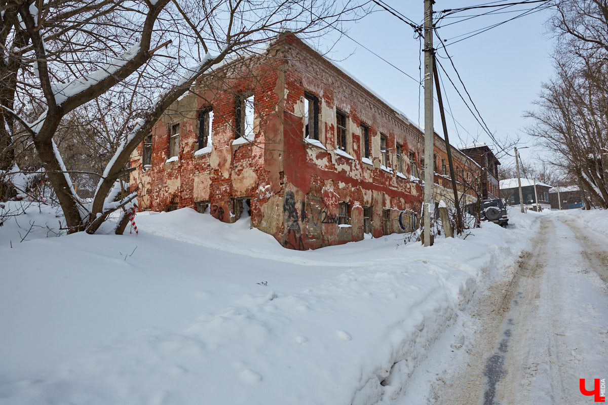 Прогулялись с экскурсоводом Владимиром Новиковым по местам, слывшим некогда богатыми землями для жизни местных дельцов.
