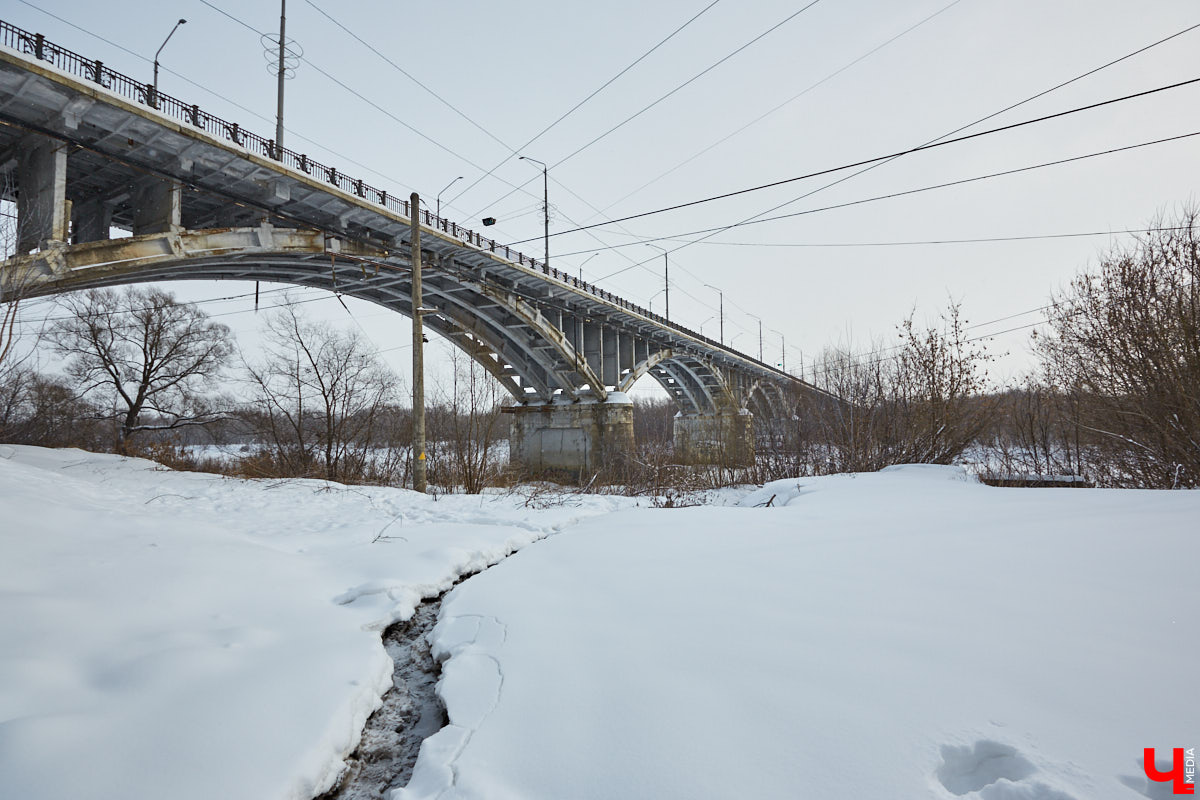 Прогулялись с экскурсоводом Владимиром Новиковым по местам, слывшим некогда богатыми землями для жизни местных дельцов.