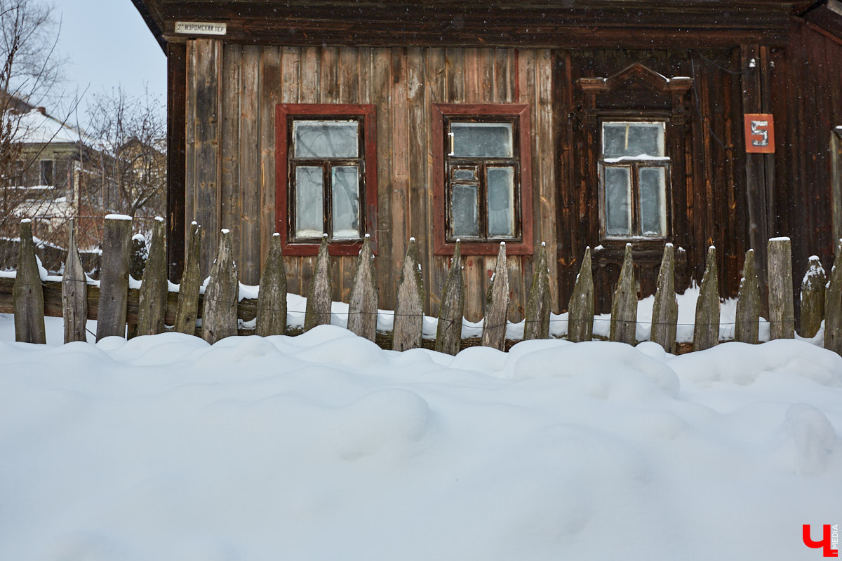 Прогулялись с экскурсоводом Владимиром Новиковым по местам, слывшим некогда богатыми землями для жизни местных дельцов.