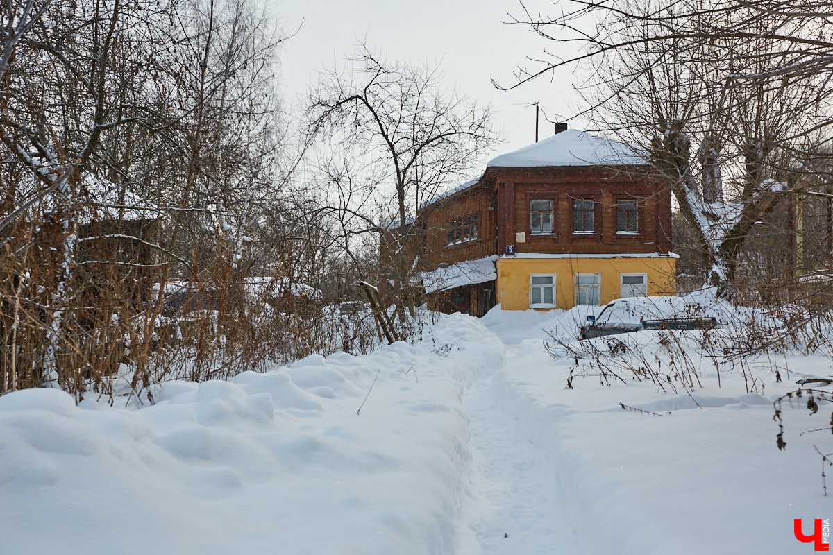 Прогулялись с экскурсоводом Владимиром Новиковым по местам, слывшим некогда богатыми землями для жизни местных дельцов.