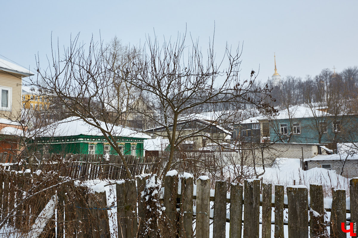 Прогулялись с экскурсоводом Владимиром Новиковым по местам, слывшим некогда богатыми землями для жизни местных дельцов.