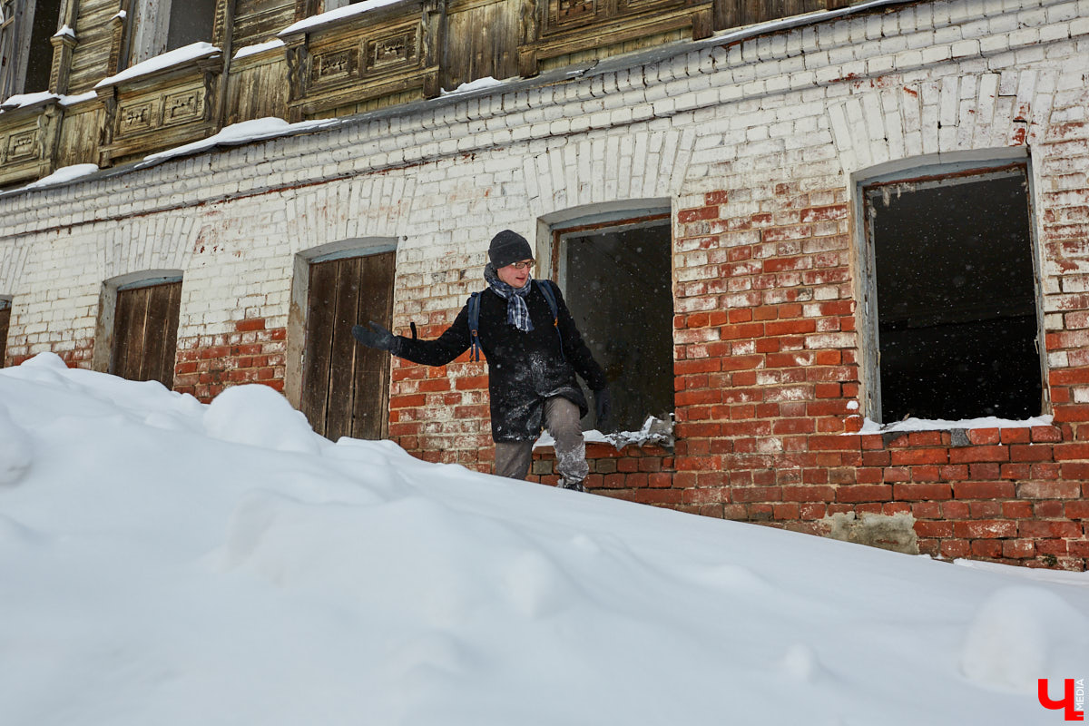 Прогулялись с экскурсоводом Владимиром Новиковым по местам, слывшим некогда богатыми землями для жизни местных дельцов.