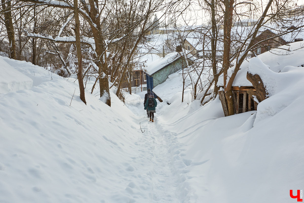 Прогулялись с экскурсоводом Владимиром Новиковым по местам, слывшим некогда богатыми землями для жизни местных дельцов.