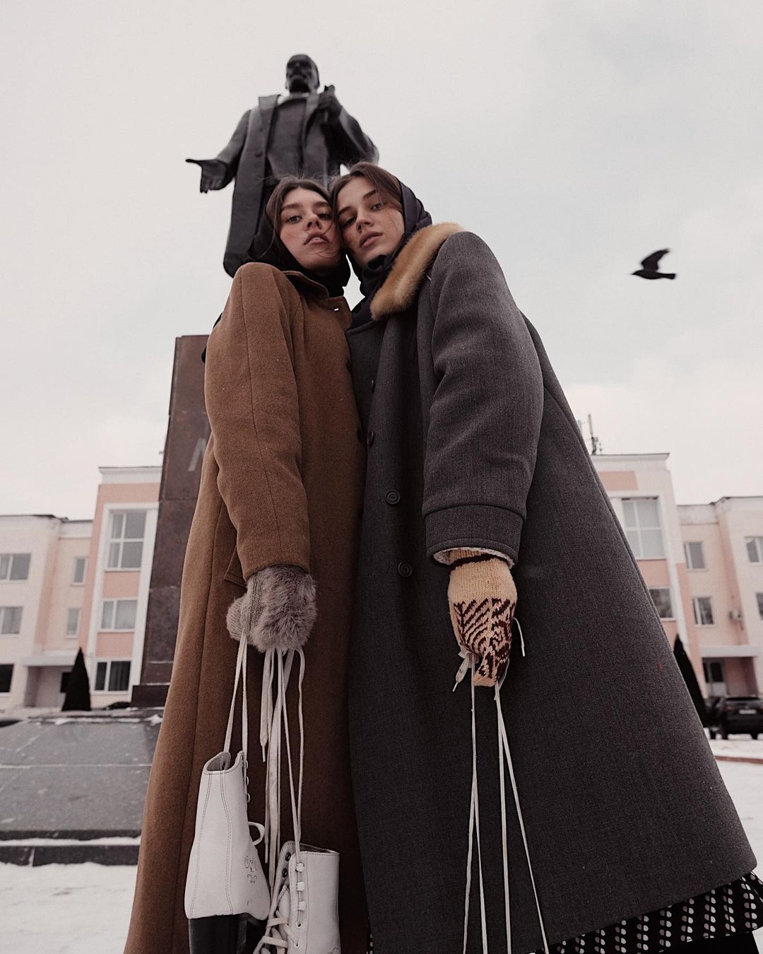 Эстетика восьмидесятых от Макса Сухаревского. Заряжаемся ностальгией и анализируем, откуда взялись миллионы просмотров.