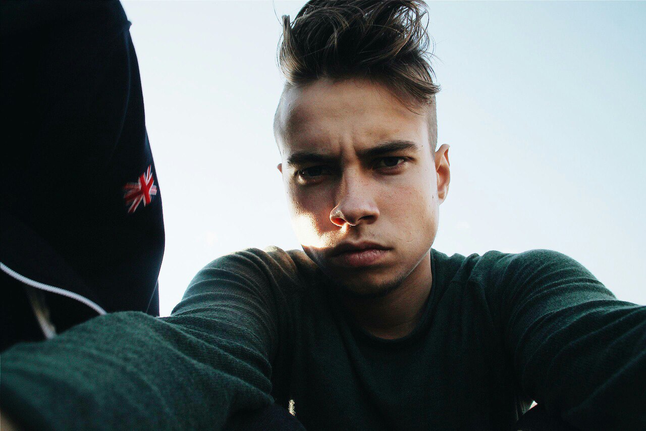 Эстетика восьмидесятых от Макса Сухаревского. Заряжаемся ностальгией и анализируем, откуда взялись миллионы просмотров.