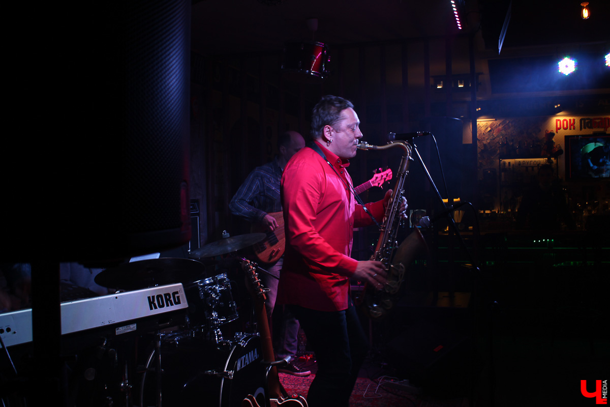 19 февраля во Владимире в рок-лаборатории «Другой Бар» состоялся концерт музыканта легендарной группы «Аквариум» Игоря Тимофеева.