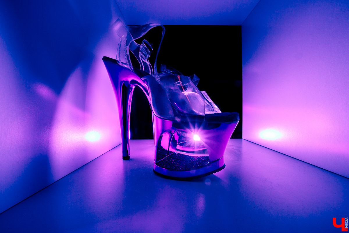 Идея для идеального подарка на 23 февраля: превращаемся в сексуальных и независимых леди вместе с танцовщицей pole dance Алёной Поной.