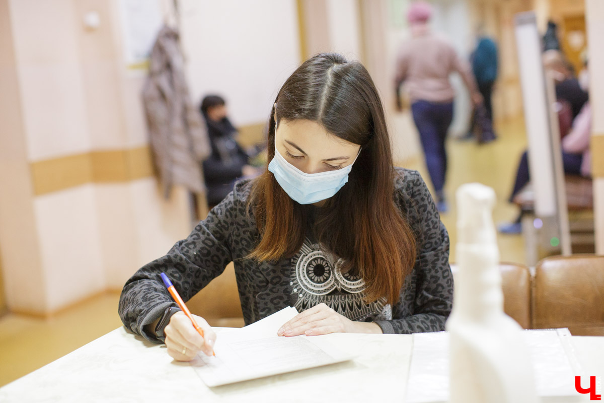 Свершилось. Наш журналист прошла второй этап вакцинации от коронавируса. И даже получила бумажный сертификат, подтверждающий это. А еще, надеемся, сильный иммунитет от «короны».