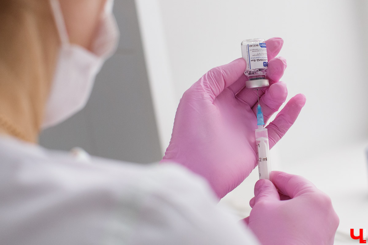 Свершилось. Наш журналист прошла второй этап вакцинации от коронавируса. И даже получила бумажный сертификат, подтверждающий это. А еще, надеемся, сильный иммунитет от «короны».