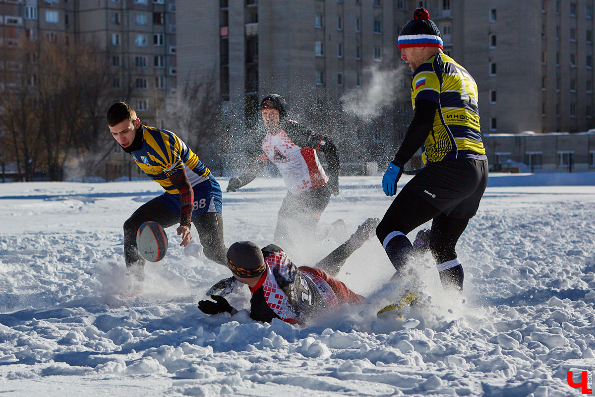 Сотни людей возле Пединститута, тысячи людей в «Дружбе». Поясняем за мужские развлечения в новом спортивном обзоре.