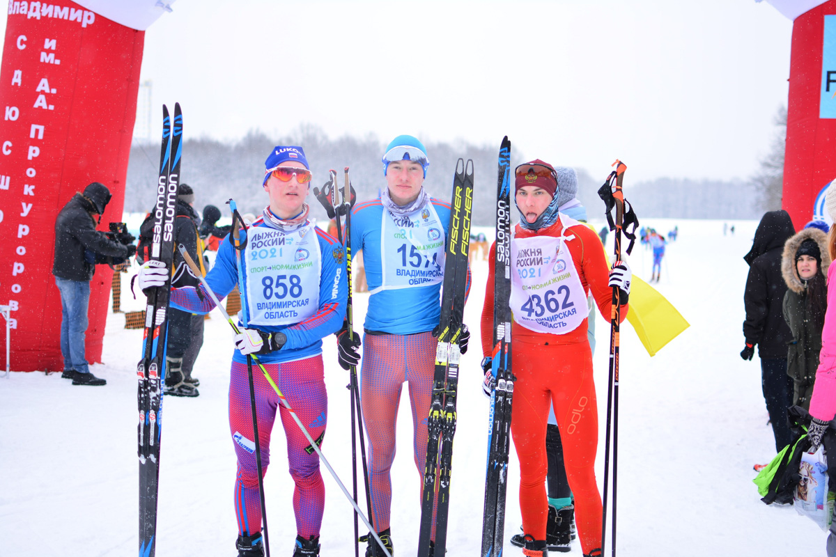 Сотни людей возле Пединститута, тысячи людей в «Дружбе». Поясняем за мужские развлечения в новом спортивном обзоре.