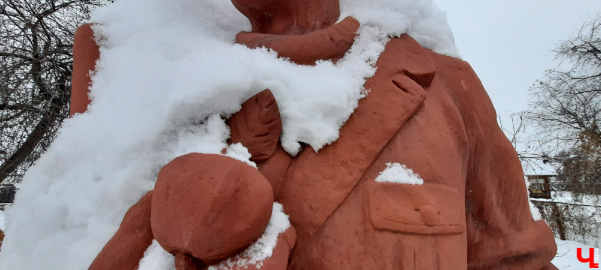 Суздаль - город древних памятников. Но по соседству с ними активно плодятся и множатся современные объекты. Как их расценивать? Спросили об этом у экспертов.