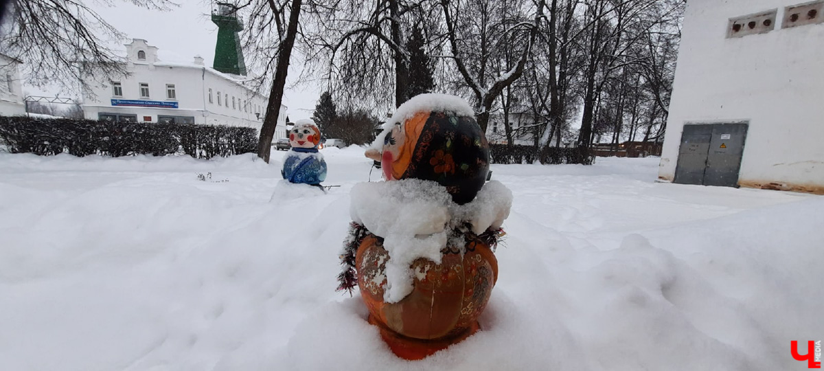 Суздаль - город древних памятников. Но по соседству с ними активно плодятся и множатся современные объекты. Как их расценивать? Спросили об этом у экспертов.