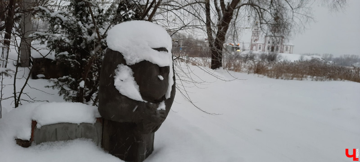 Суздаль - город древних памятников. Но по соседству с ними активно плодятся и множатся современные объекты. Как их расценивать? Спросили об этом у экспертов.