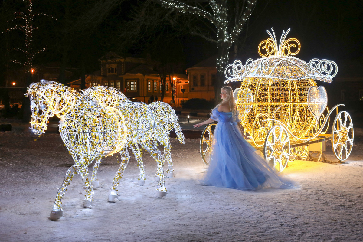 Суздаль - город древних памятников. Но по соседству с ними активно плодятся и множатся современные объекты. Как их расценивать? Спросили об этом у экспертов.
